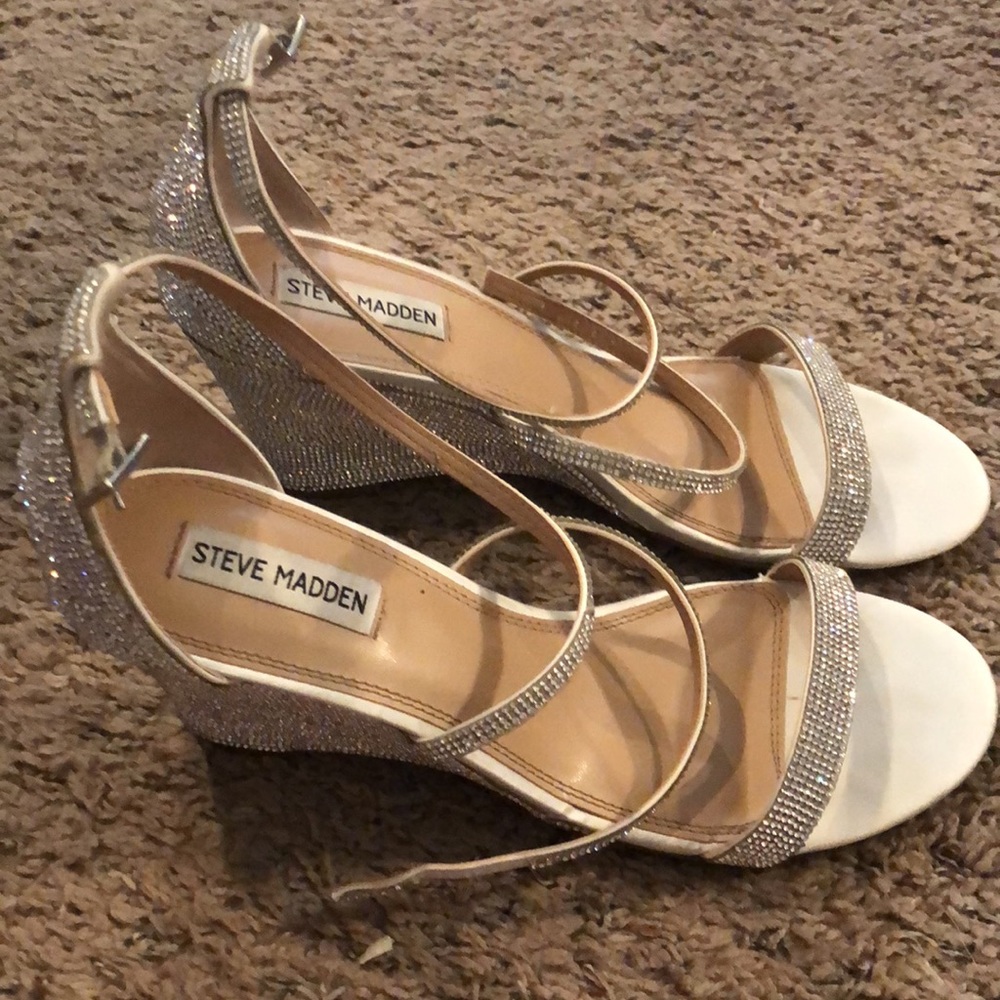 Steve Madden/David’s Bridal Sparkly Silver & White Wedge Heels⭐️